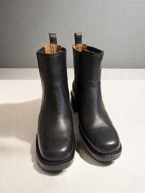 Frye campus Chelsea - Black Leather Ankle Booties size 6.5 for womens cowgirl